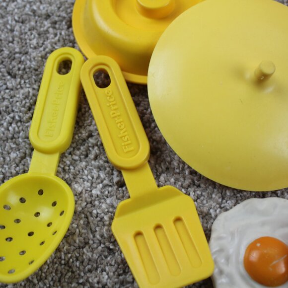 Vintage Play Food Fisher Price Dishes Ice Tray Utensils Eggs Ladle Spatula 1980s - Picture 5 of 13